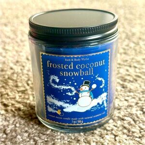 Bath & Body Works Frosted Coconut Snowball Single-Wick Candle